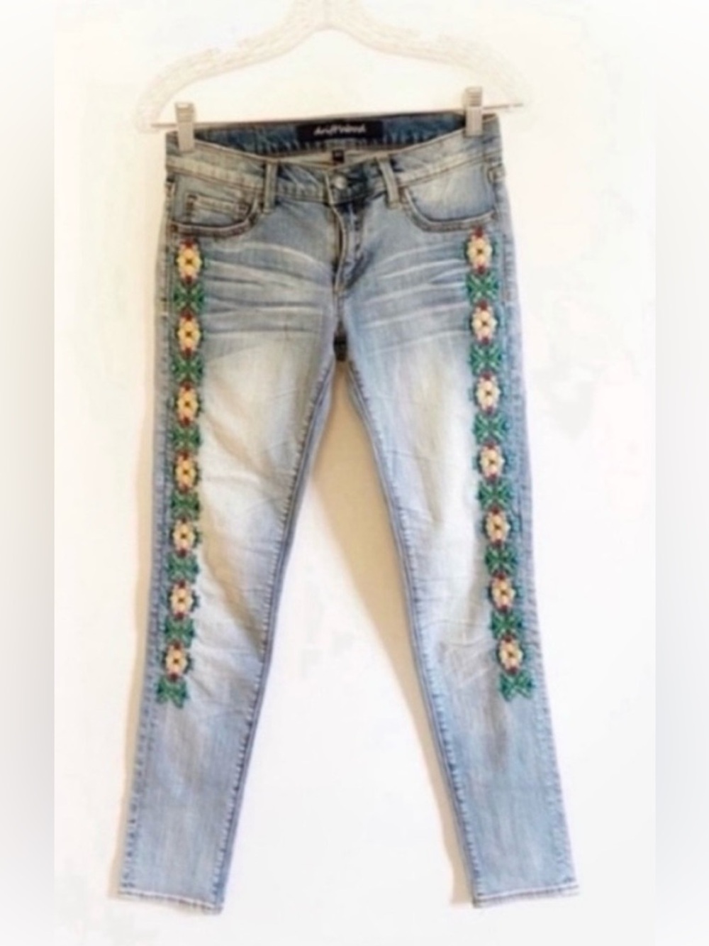 Driftwood jeans light wash Aztec embroidered skinny blue